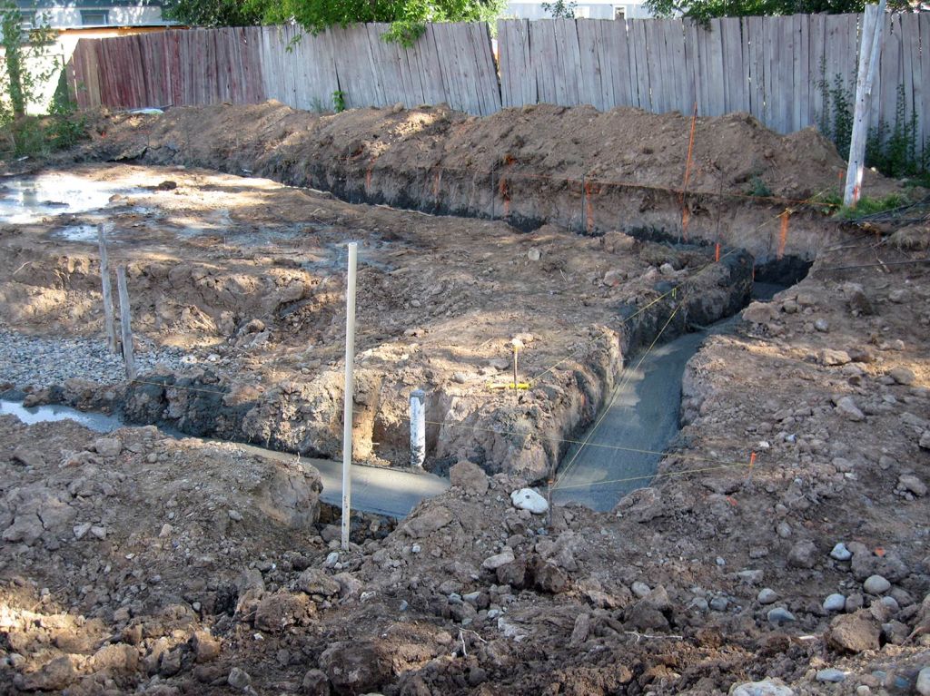 TAOS distillery: Casita construction - pouring the foundation for Grandpa's live-in greenhouse.