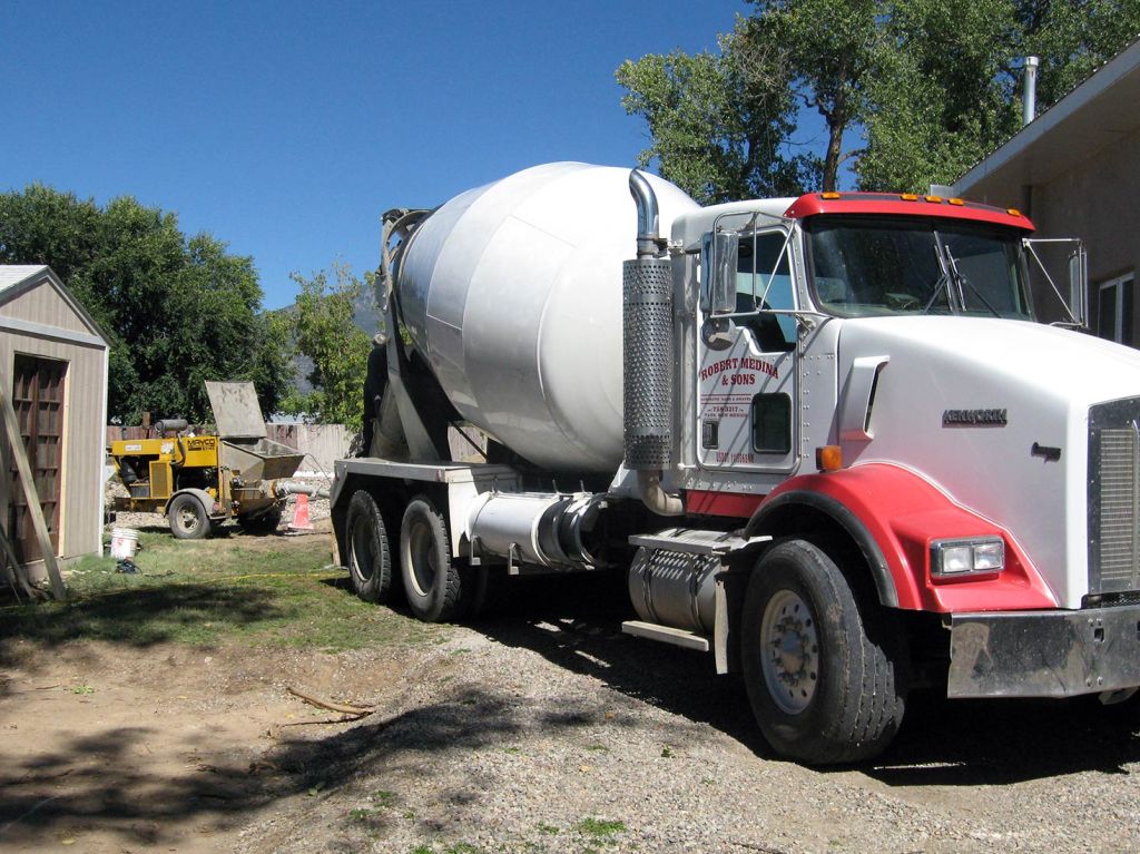 TAOS distillery: Casita construction - pouring the foundation for Grandpa's live-in greenhouse.