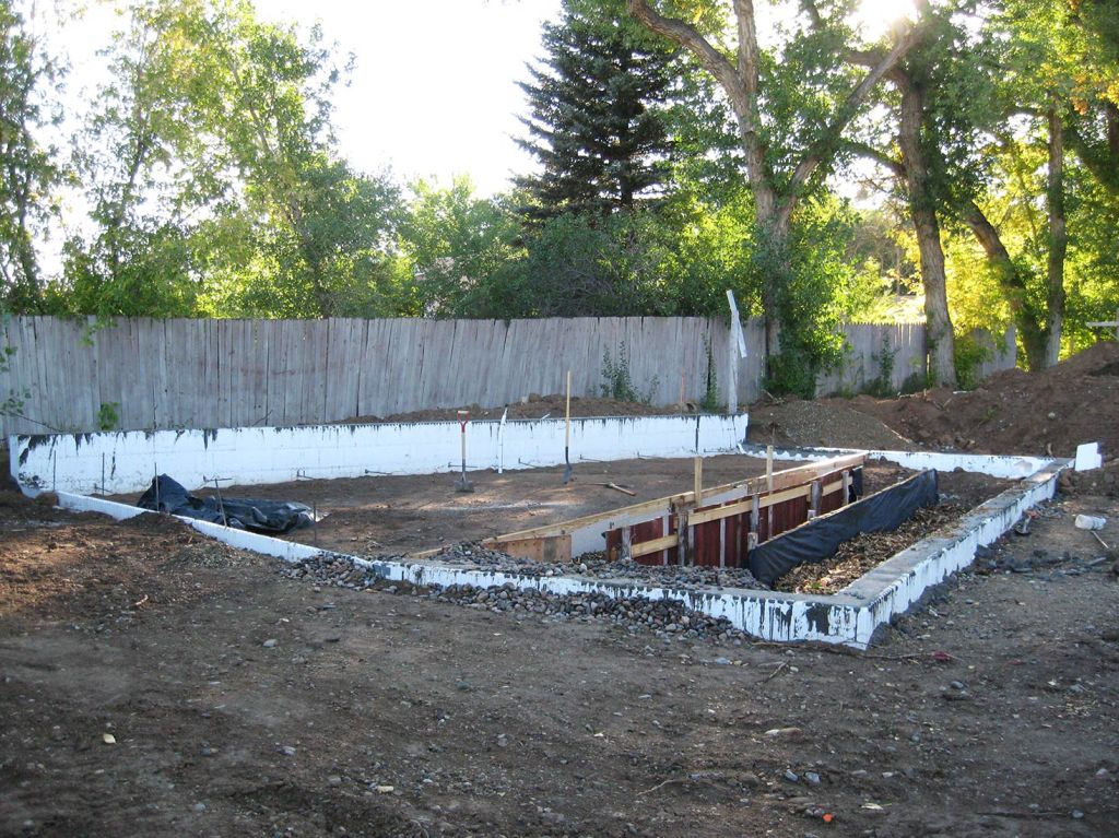 TAOS distillery: Casita construction - pouring the foundation for Grandpa's live-in greenhouse.