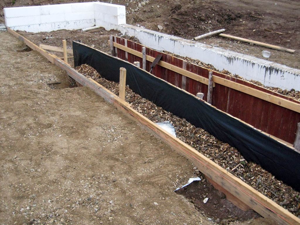 TAOS distillery: Casita construction - pouring the foundation for Grandpa's live-in greenhouse.